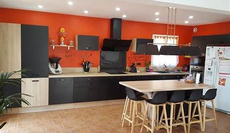Cuisine Noire Et Mur Orange Agence Immobilière Lyon Espaces Atypiques