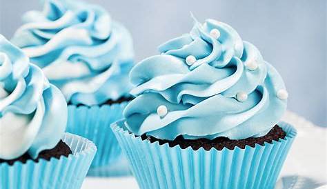 Cupcake bleu avec topping crème au beurre colorée et