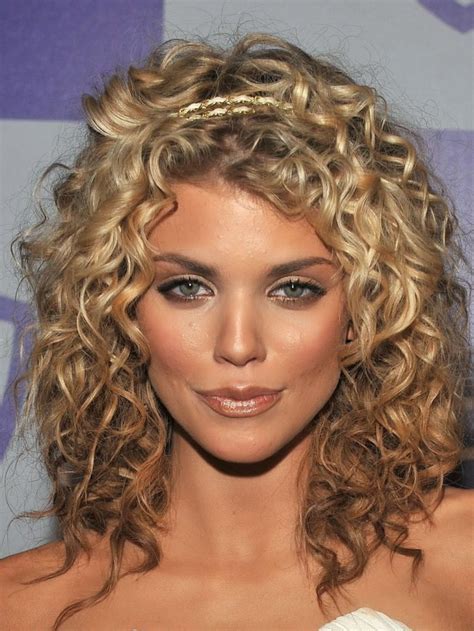Stunning Curly Hairstyles For Shoulder Length Hair For New Style