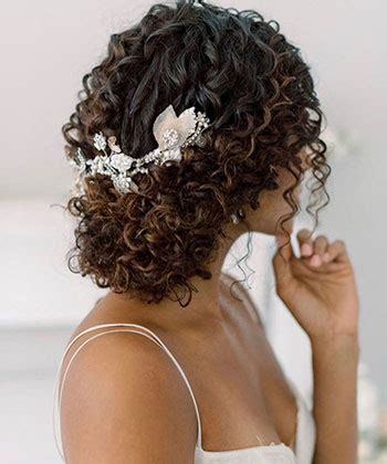  79 Stylish And Chic Curly Hairstyles For Wedding Day Hairstyles Inspiration