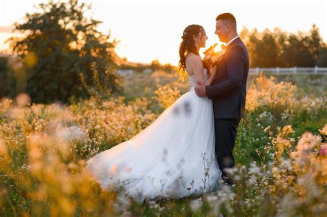 Wedding Photography Trends for 2019 Center Stage