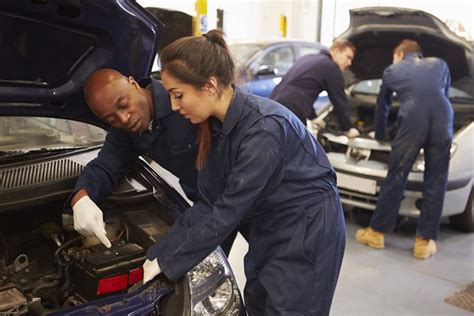 Curriculum and Course Requirements for Automotive Technician Online Programs
