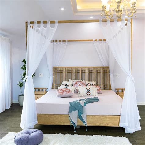 curtains on canopy bed