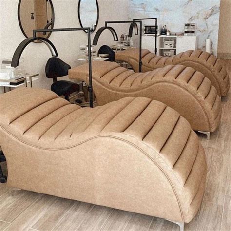Curved Lash Beds