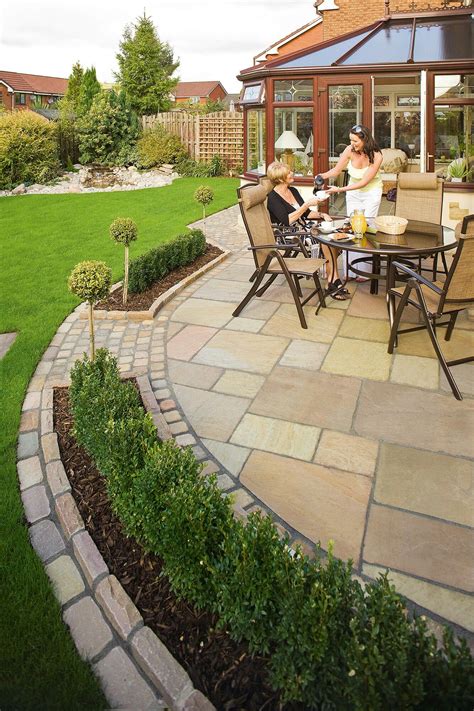 curved patio