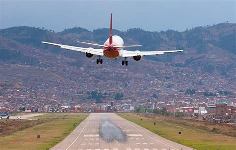 cusco airport gate