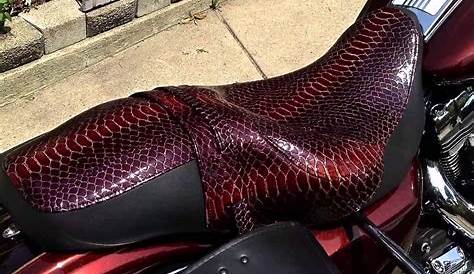 Custom Seat Motorcycle Seat Leather Carving / Triumph 初めてのバイクシート