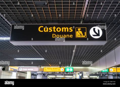 customs at schiphol airport