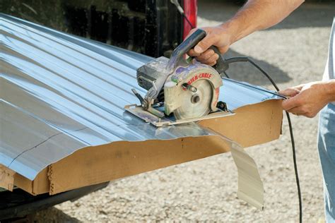 cut aluminum siding skill saw