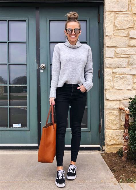 50 Incredible Outfits With Black Jeans For The FashionMinded Woman