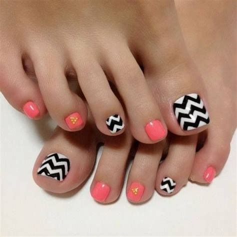 cute chevron toe nail designs