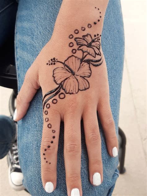 Cute Henna Tattoos
