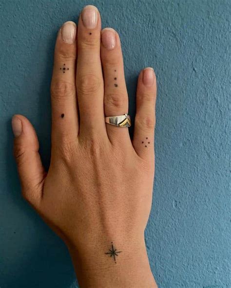 7 Cute Finger Tattoos