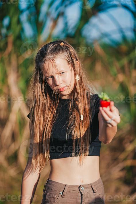 cute teens spreading cheeks