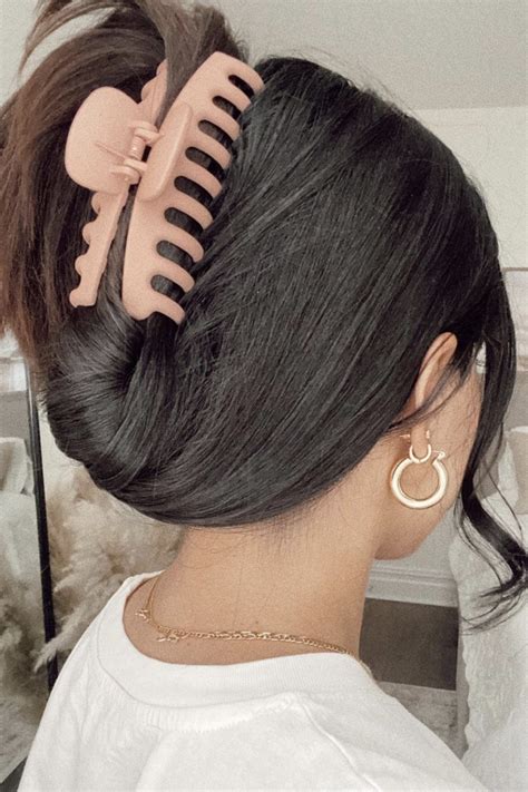  79 Stylish And Chic Cute Ways To Put Your Hair Up In A Claw Clip With Simple Style