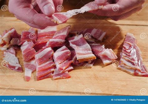 Cutting bacon slices