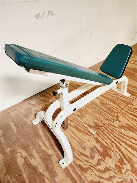 Cybex Incline Bench: The Ultimate Tool for Chiseled Chests and Sculpted Shoulders - Your Guide to Strength Training