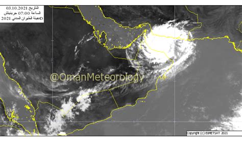 cyclone live update oman