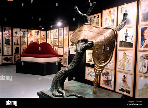 dali museum montmartre paris