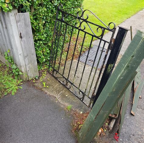 damaged gate repair