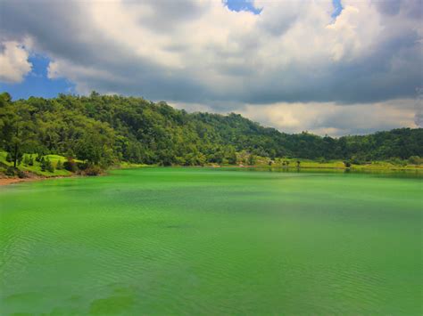 Danau Linow