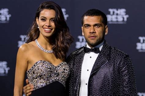 dani alves y su pareja