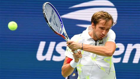 daniil medvedev height and weight