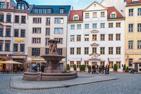 dark brown Crossword Clue | Wordplays.com