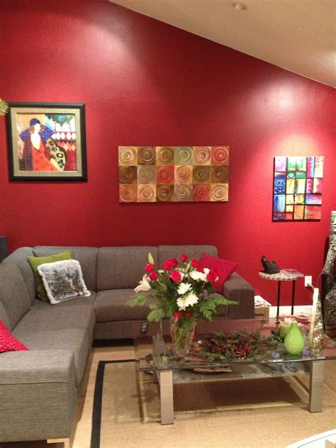blomster.shop:dark red living room walls