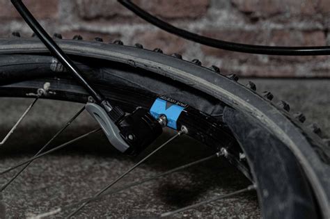 So wechseln Sie einen defekten Schlauch roadbike.de