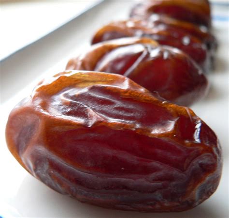 Dates Fruit Translate