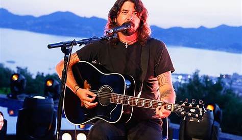 Watch Dave Grohl Perform Acoustic "Everlong" | Guitar World