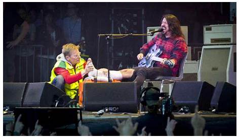 Dave Grohl breaks leg falling from stage during concert - CBS News