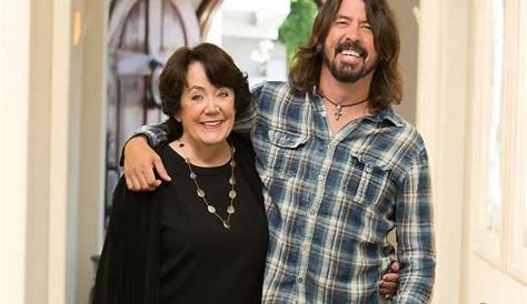 Dave Grohl 2023: Wife, net worth, tattoos, smoking & body facts - Taddlr