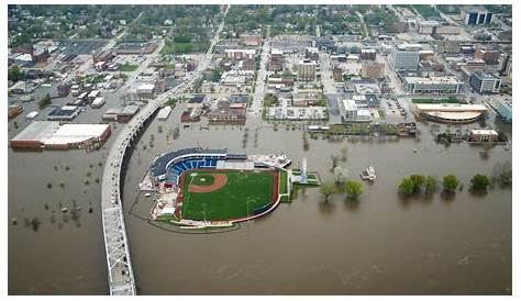 Davenport Iowa Flooding Downtown , Floods After Temporary Levees