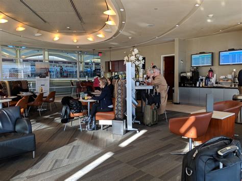dca airport lounges
