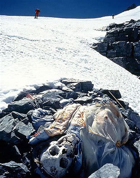 dead bodies on mount everest