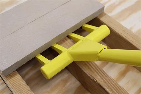 deck board remover tool