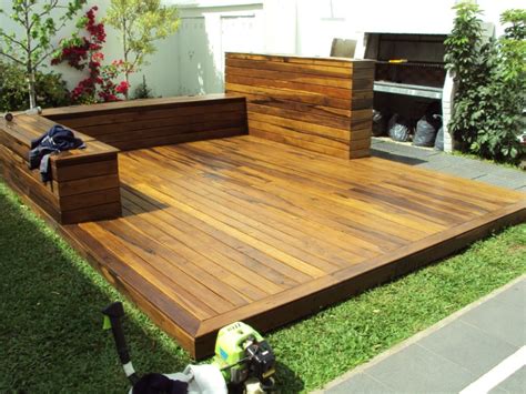Deck De Madera En Pared