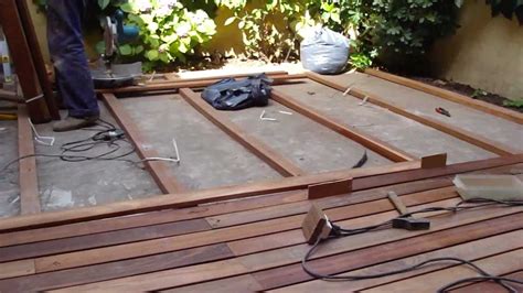 Deck De Madera Flotante