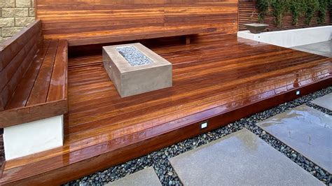 Deck De Madera Sobre Tierra