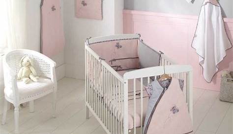 La jolie décoration de chambre bébé en rose poudré de Léna