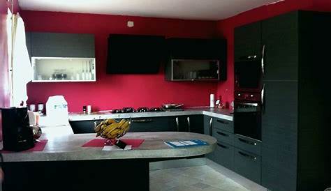 Idee deco cuisine noir et rouge tendancesdesign.fr