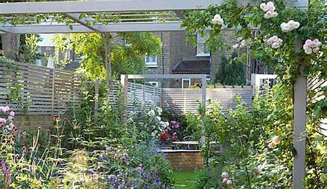 Petit Jardin Idees D Amenagement Deco Et Astuces Pratiques Amenager Petit Jardin Petits Jardins Amenagement Jardin