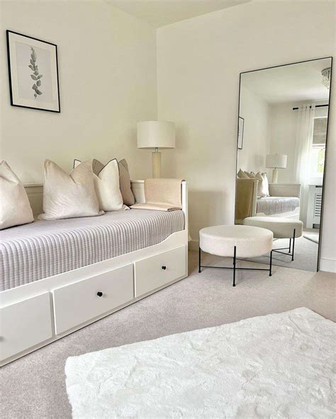 20 Beautiful Bedroom Designs With Daybeds