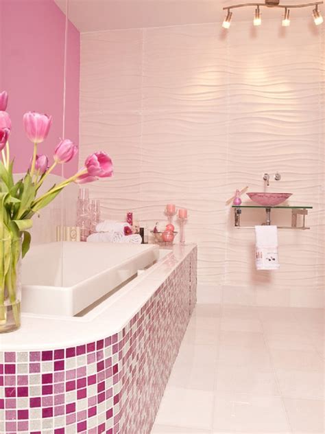 Decorating A Pink Tile Bathroom