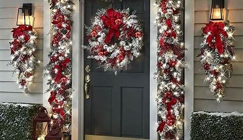 décoration Noël pour la porte d'entrée avec couronnes