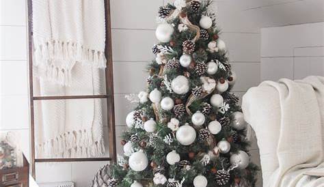 Idées déco pour un sapin de Noël en bois et blanc My