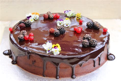 Torta decorata con cioccolato fondente Dolci, Dolci