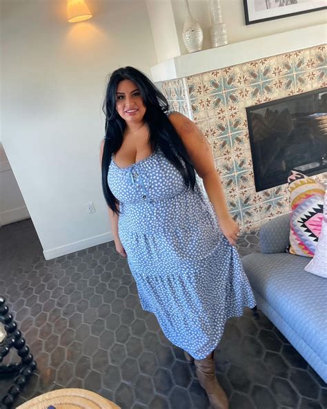 dee sofia sounders rose